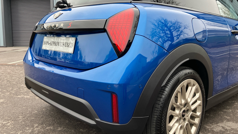 MINI Hatchback 2.0 Cooper S Exclusive II 3dr Auto [Comfort Pack] Petrol Hatchback